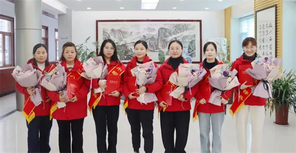 巾帼展风采---尊龙凯时创园召开三八妇女节表彰大会！